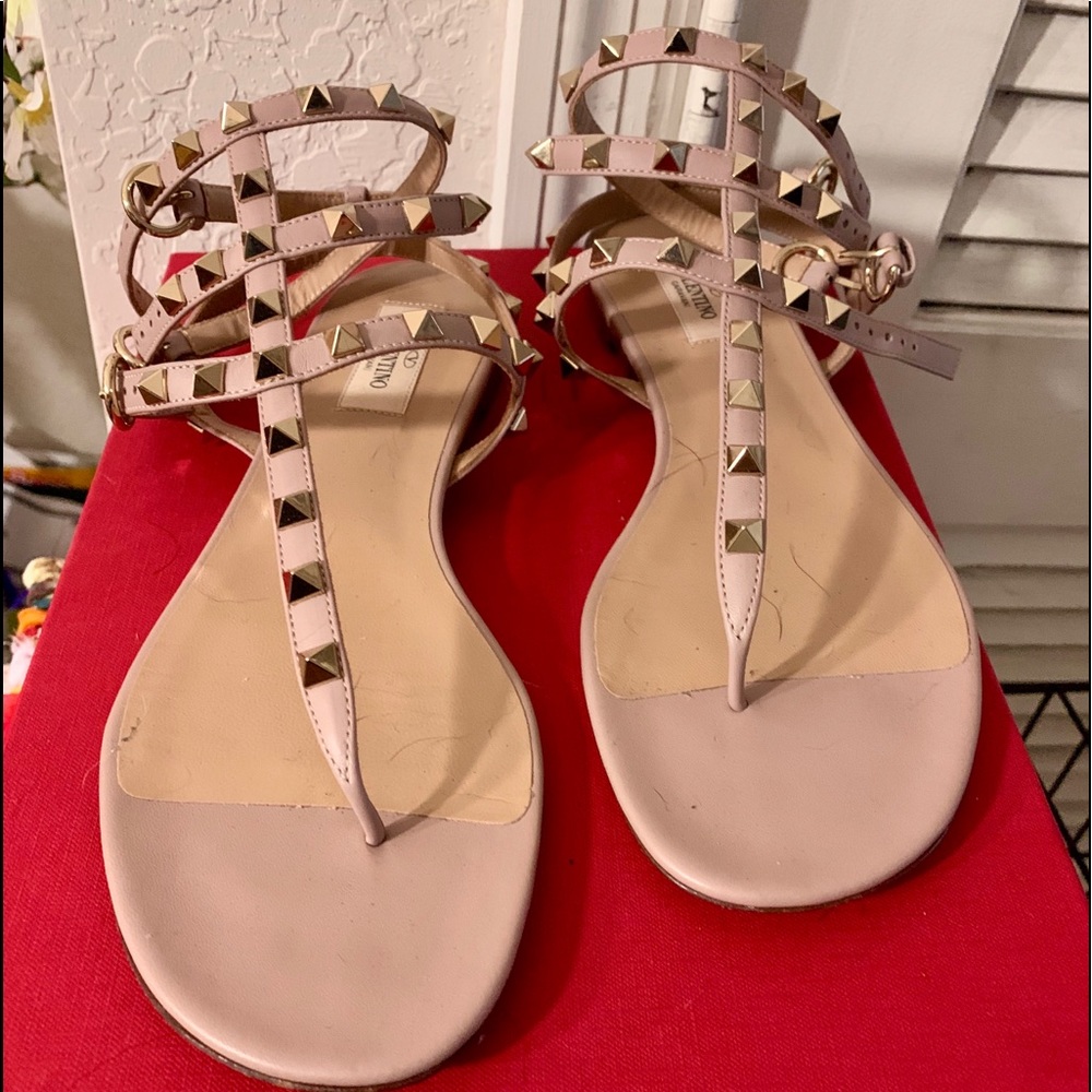 Valentino ROCKSTUD THONG SANDALS